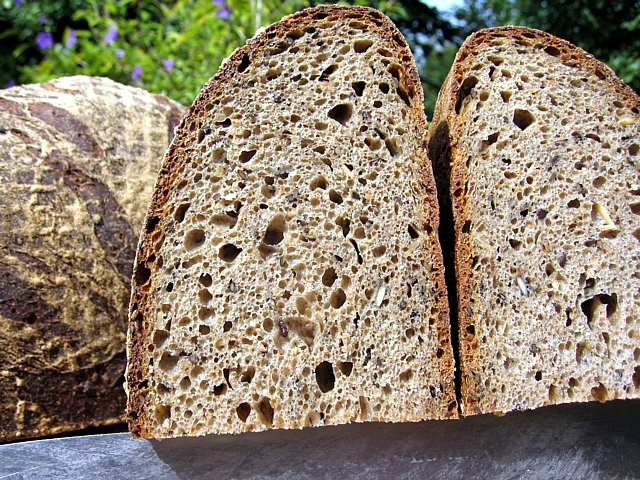 Mehrkornbrot mit Saaten- freigeschoben • Brotbackforum - Die ...